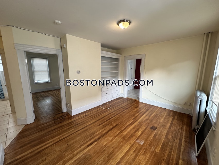 SOMERVILLE - WINTER HILL - 3 Beds, 1 Bath - Image 6