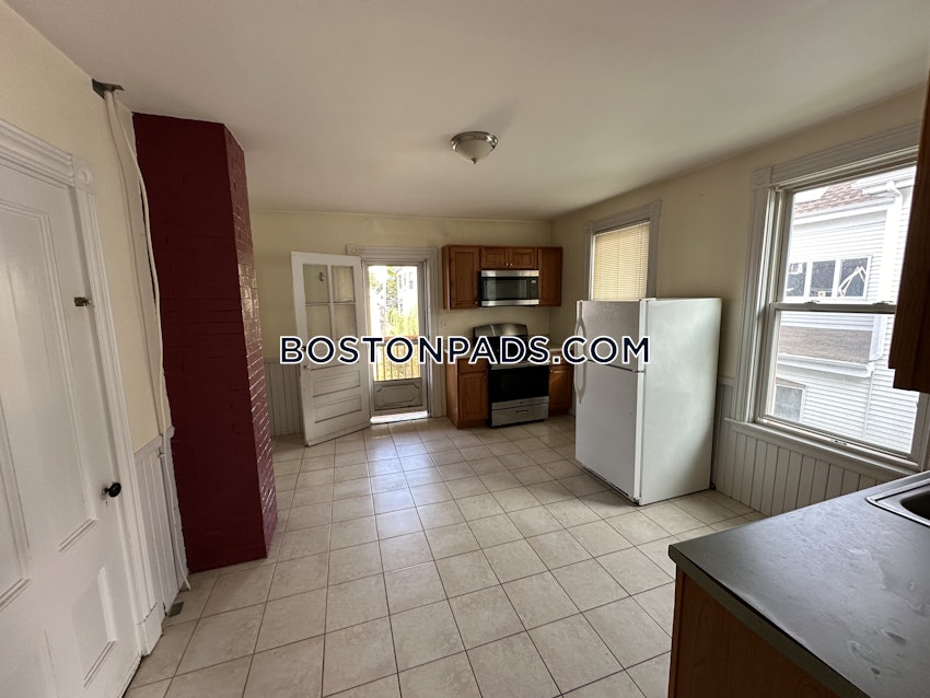 SOMERVILLE - WINTER HILL - 3 Beds, 1 Bath - Image 5