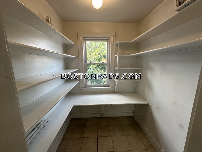 SOMERVILLE - WINTER HILL - 3 Beds, 1 Bath - Image 2