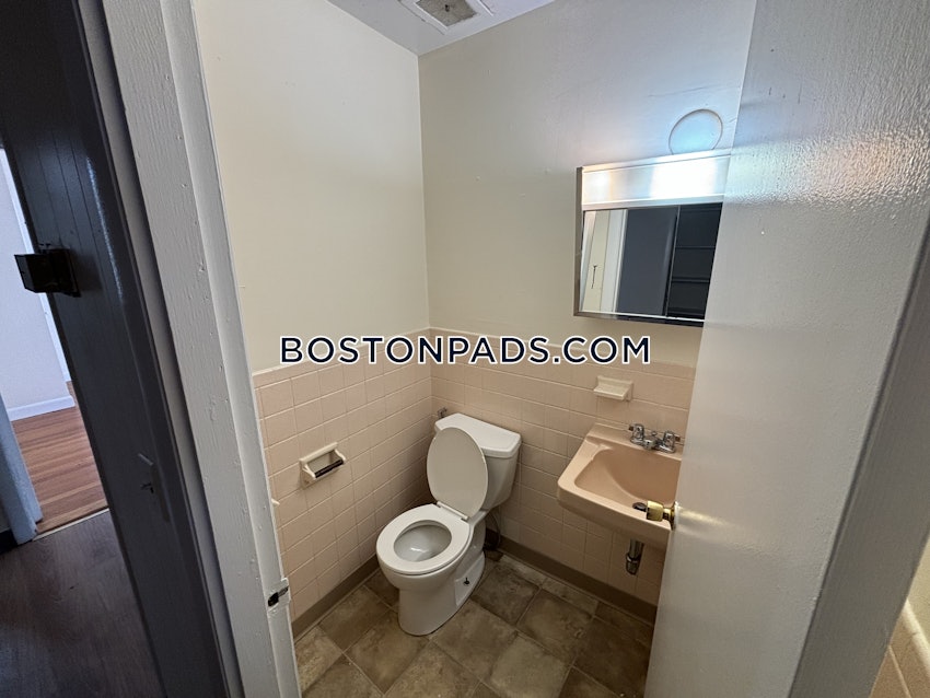 BOSTON - ALLSTON - 3 Beds, 1.5 Baths - Image 16