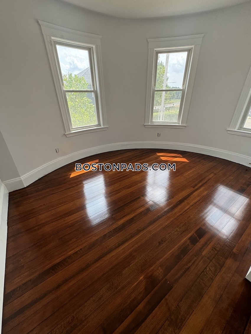 BOSTON - DORCHESTER - LOWER MILLS - 3 Beds, 2 Baths - Image 4