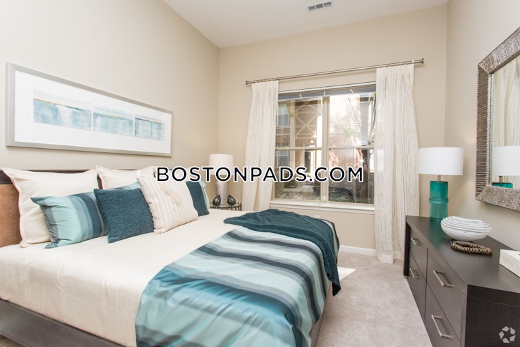 Overlook Ridge Dr., Revere