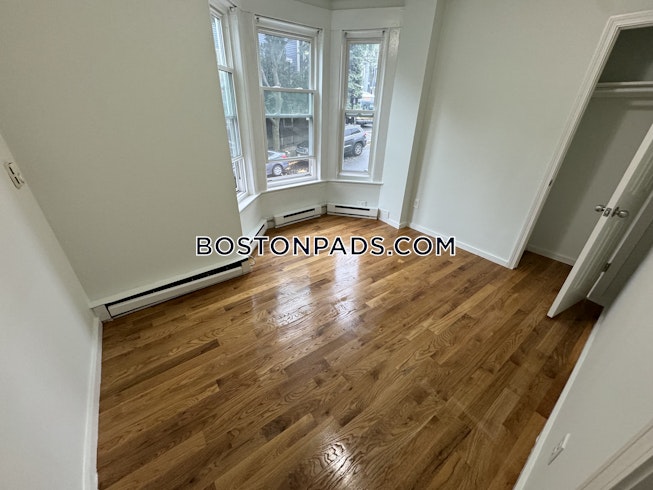 Boston - $3,800+ /mo