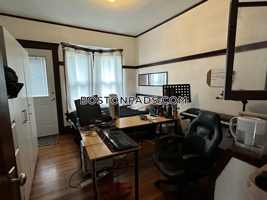SOMERVILLE - TUFTS - 4 Beds, 1 Bath - Image 8