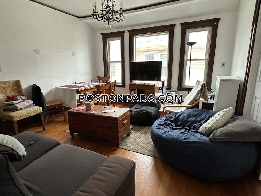 SOMERVILLE - TUFTS - 4 Beds, 1 Bath - Image 51