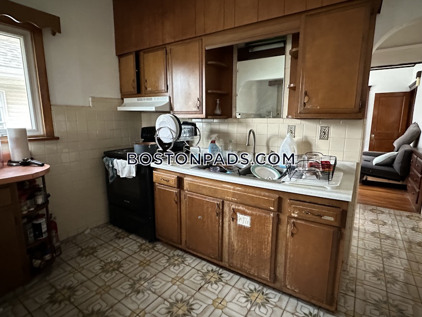 SOMERVILLE - TUFTS - 4 Beds, 1 Bath - Image 15
