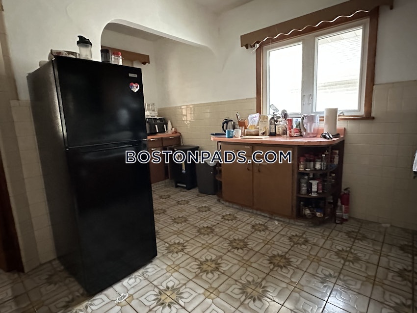 SOMERVILLE - TUFTS - 4 Beds, 1 Bath - Image 14