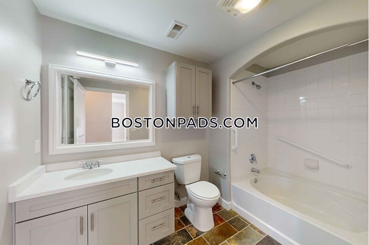 Foxborough Boulevard, Foxborough