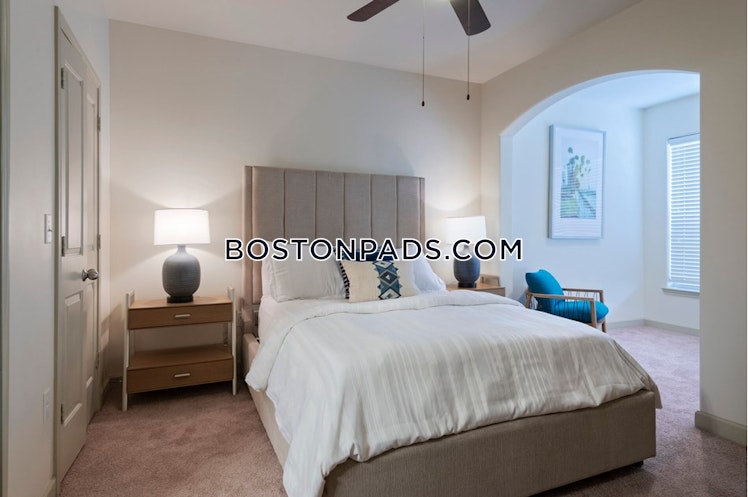 Foxborough Boulevard, Foxborough