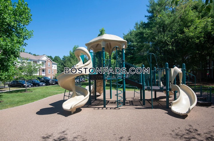 Foxborough Boulevard, Foxborough