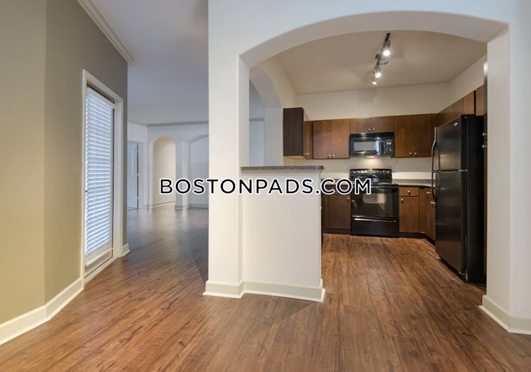 Foxborough Boulevard, Foxborough