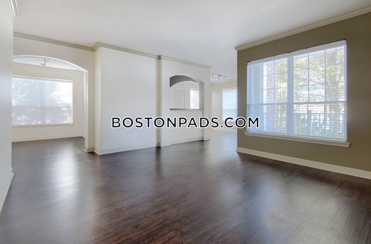 Foxborough Boulevard, Foxborough