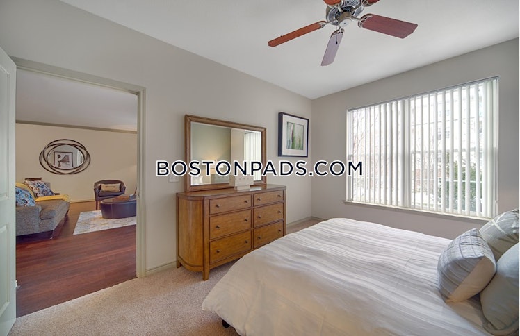 Foxborough Boulevard, Foxborough