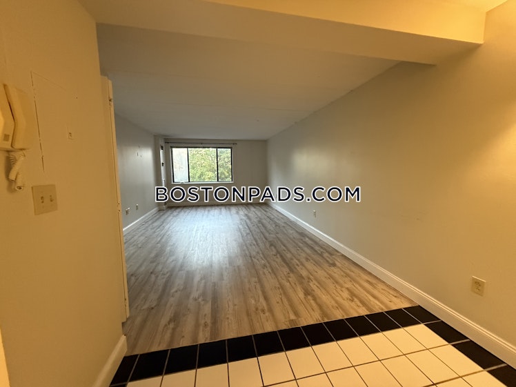 Commonwealth Ave., Boston