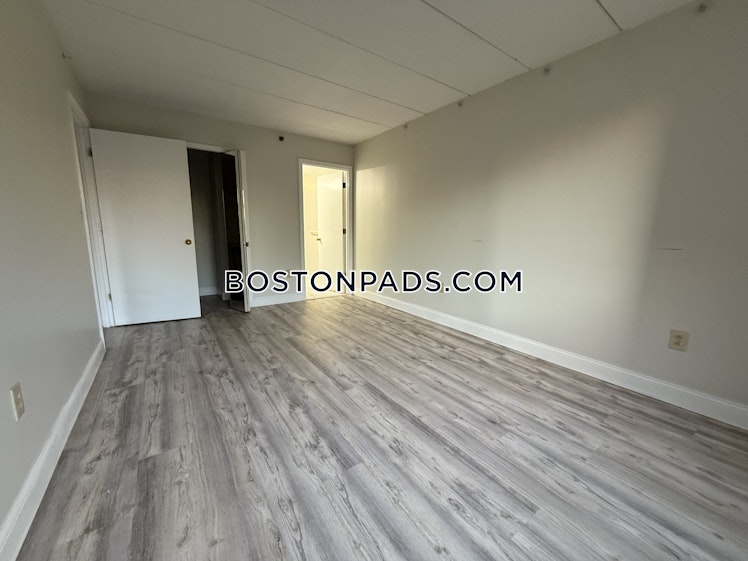 Commonwealth Ave., Boston