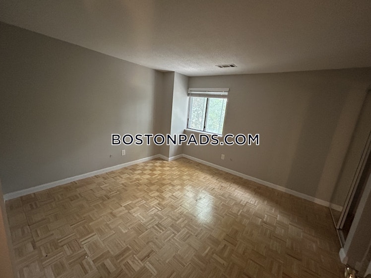 Village Hill Ln., Natick