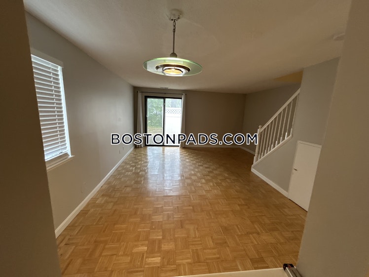 Village Hill Ln., Natick