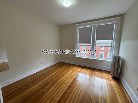 Mount Hood Rd. Boston photo 8