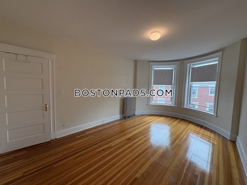 Mount Hood Rd. Boston photo 5