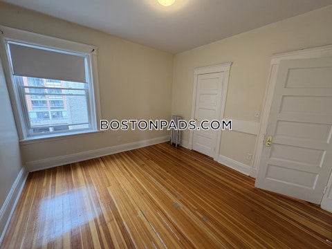 Mount Hood Rd. Boston photo 4