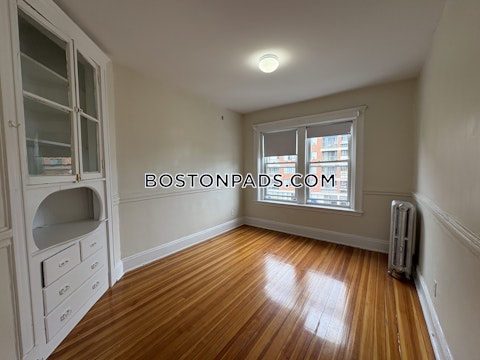 Mount Hood Rd. Boston photo 2