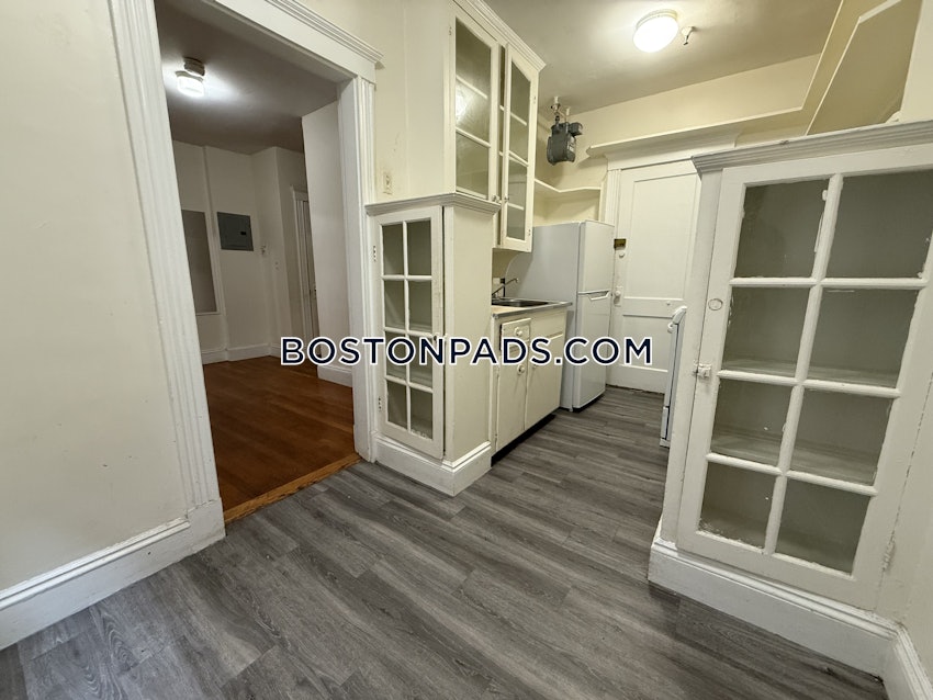 BOSTON - FENWAY/KENMORE - 1 Bed, 1 Bath - Image 4