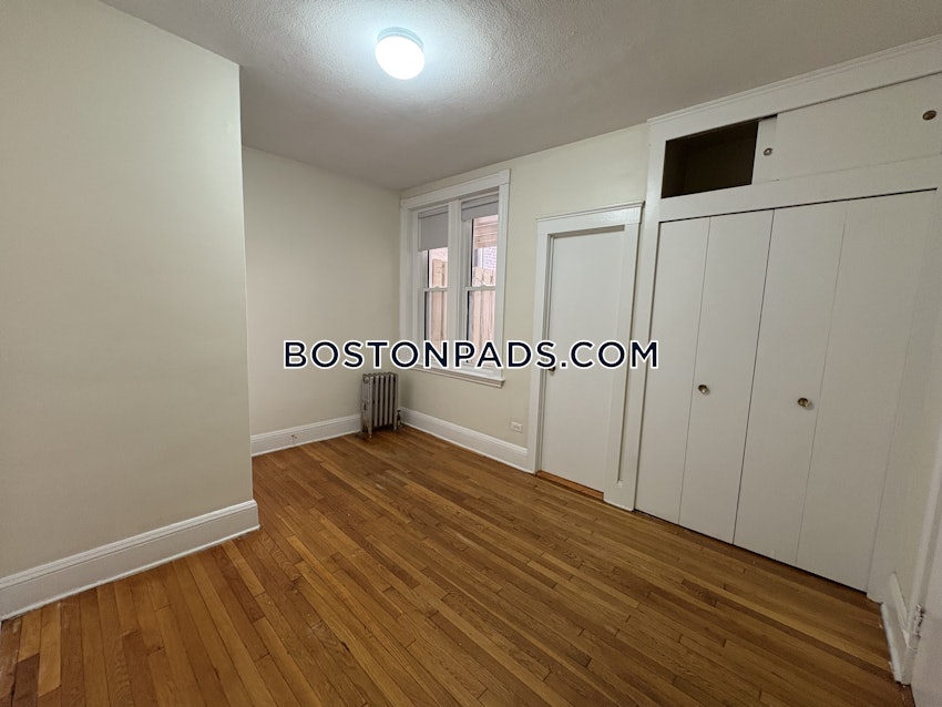 BROOKLINE - CLEVELAND CIRCLE - 2 Beds, 1 Bath - Image 3