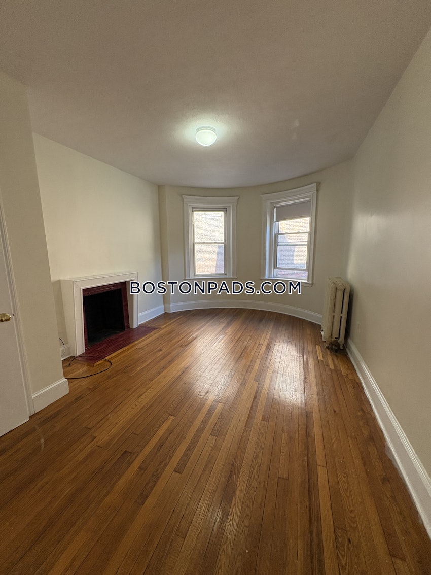 BROOKLINE - CLEVELAND CIRCLE - 2 Beds, 1 Bath - Image 8