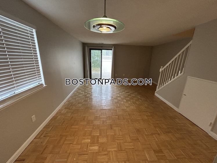 Village Hill Ln., Natick