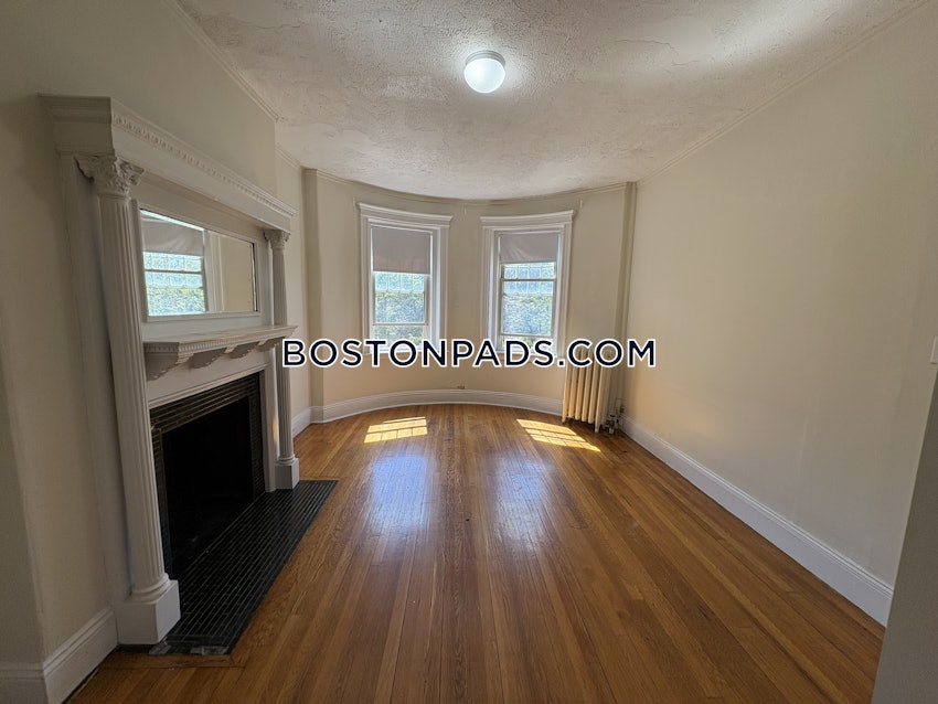 BROOKLINE - CLEVELAND CIRCLE - 2 Beds, 1 Bath - Image 6