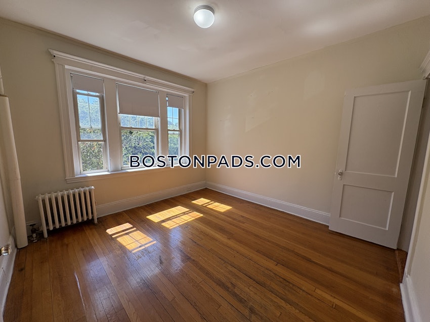 BROOKLINE - CLEVELAND CIRCLE - 2 Beds, 1 Bath - Image 5