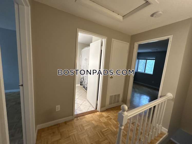 Village Hill Ln., Natick