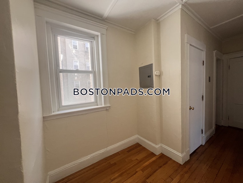 BOSTON - FENWAY/KENMORE - 1 Bed, 1 Bath - Image 2