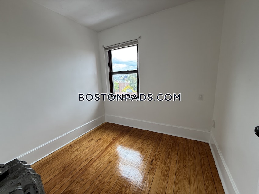 BOSTON - FORT HILL - 5 Beds, 2 Baths - Image 10