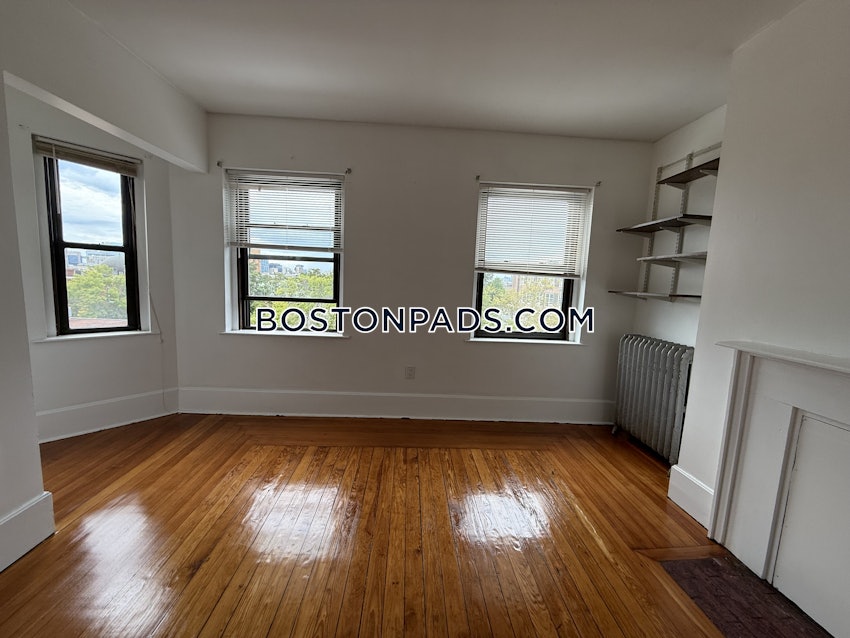 BOSTON - FORT HILL - 5 Beds, 2 Baths - Image 8