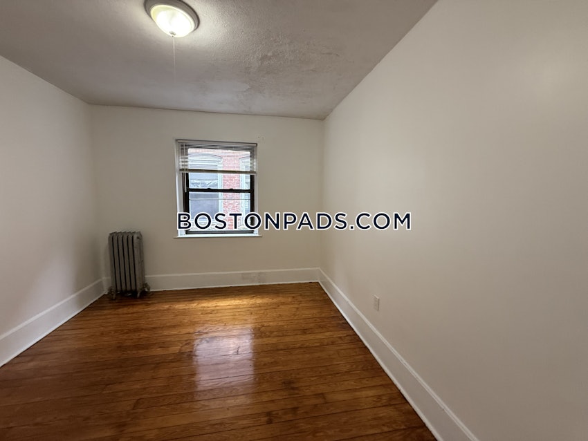 BOSTON - FORT HILL - 5 Beds, 2 Baths - Image 15
