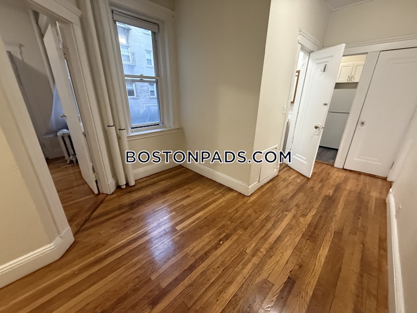 BOSTON - FENWAY/KENMORE - 1 Bed, 1 Bath - Image 6