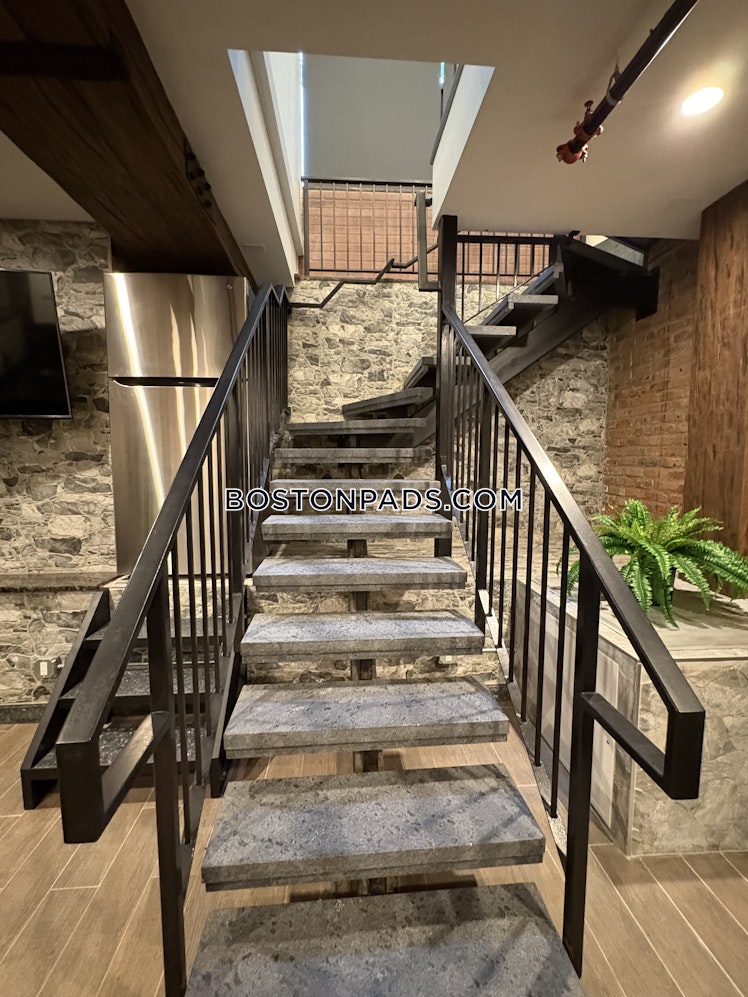 Commonwealth Ave., Boston