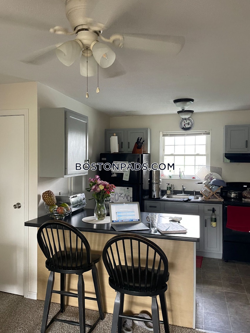 BOURNE - 2 Beds, 1 Bath - Image 4