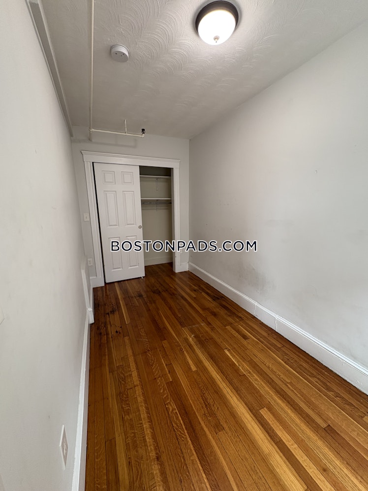 Commonwealth Ave., Boston