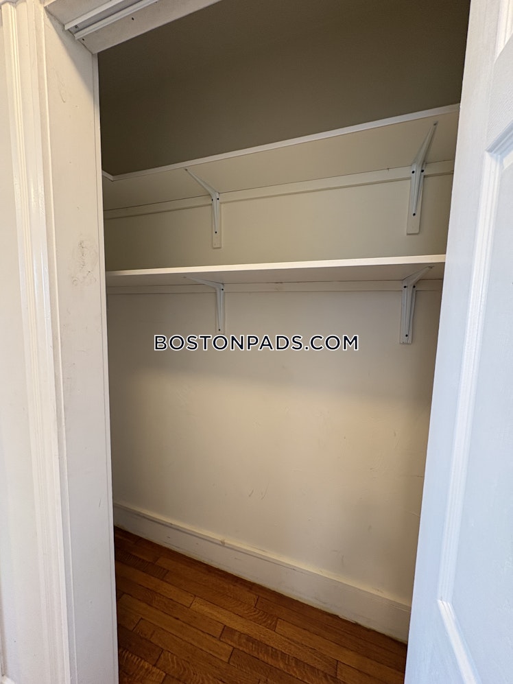 Commonwealth Ave., Boston