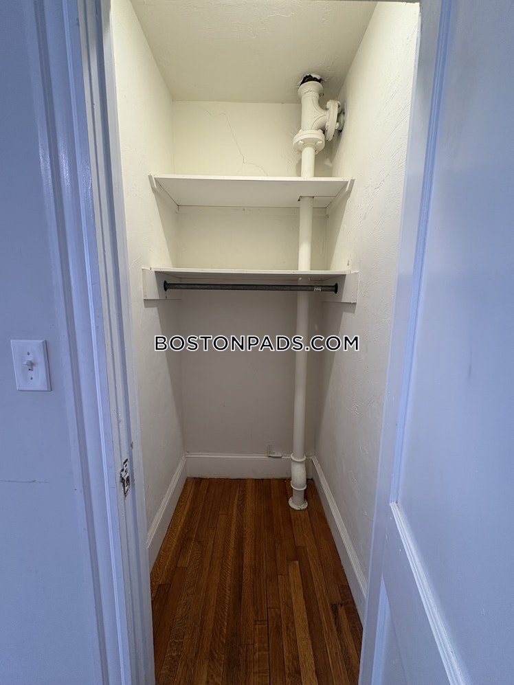 Commonwealth Ave., Boston