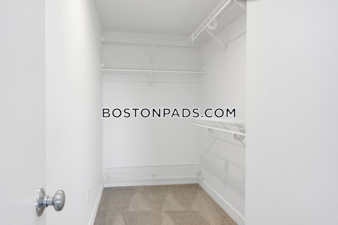 Stonehill Dr. Stoneham photo 4