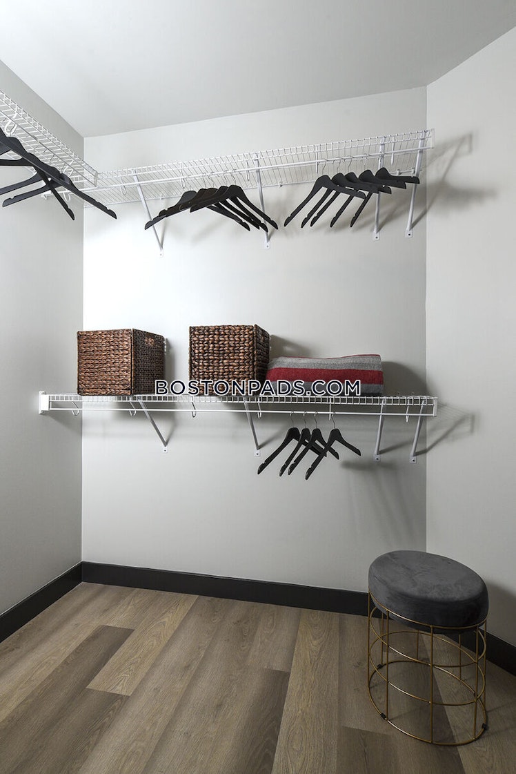 Main St., Winchester