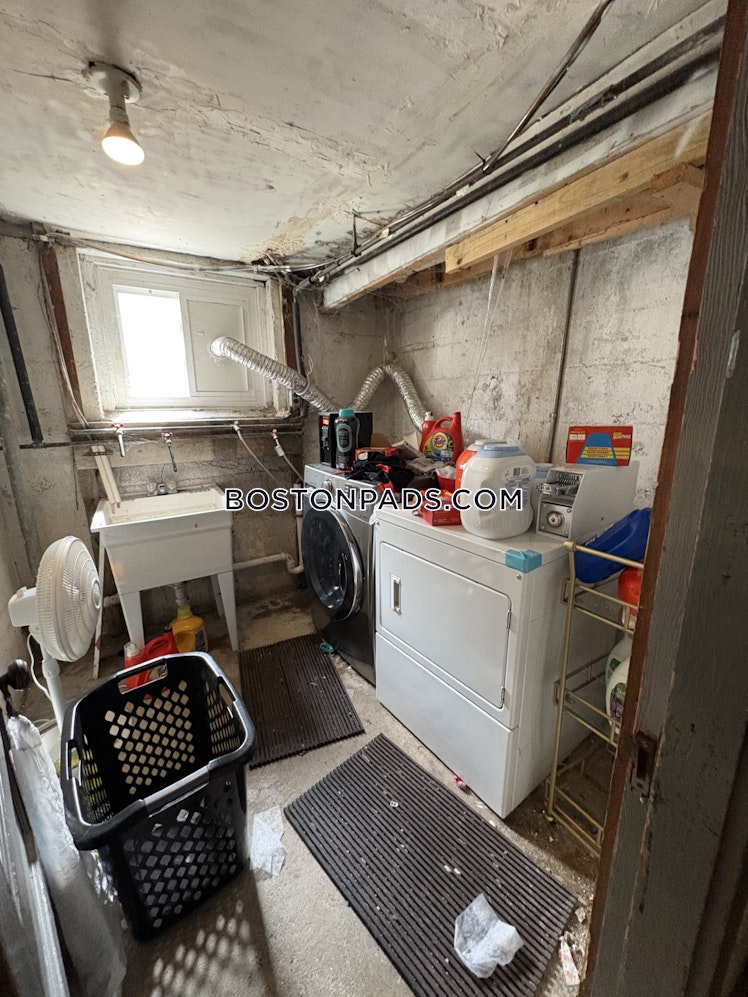 Algonquin Rd., Newton