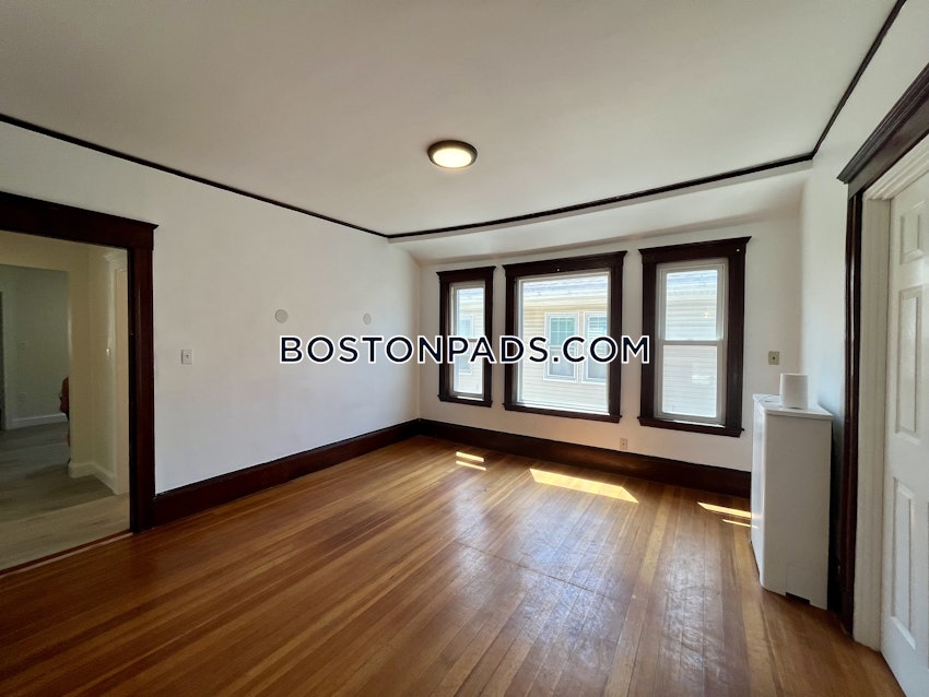 SOMERVILLE - TUFTS - 4 Beds, 1 Bath - Image 27