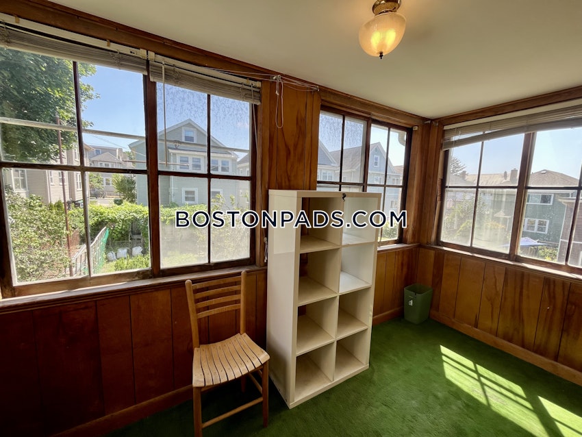 SOMERVILLE - TUFTS - 4 Beds, 1 Bath - Image 26