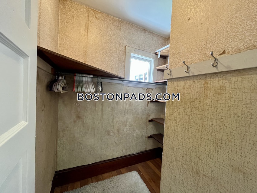SOMERVILLE - TUFTS - 4 Beds, 1 Bath - Image 65