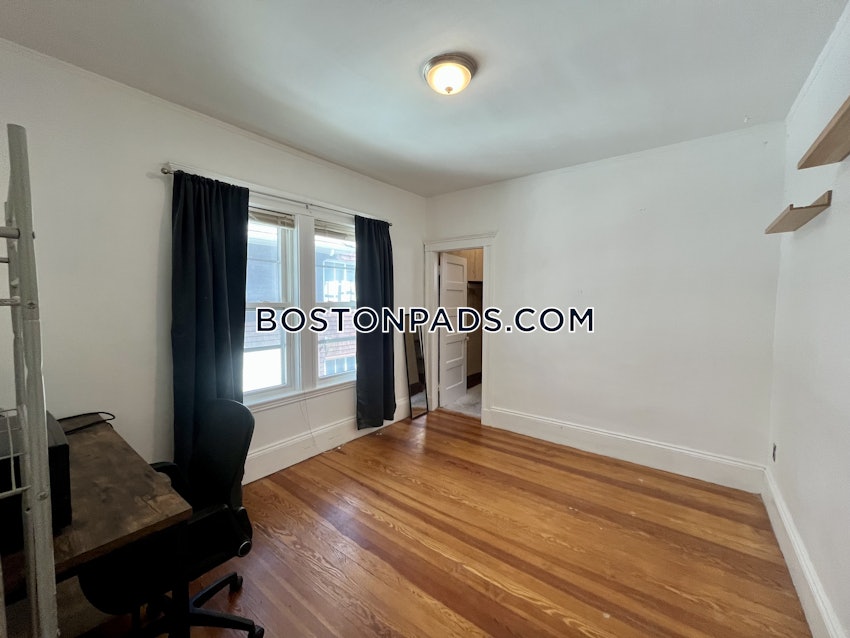SOMERVILLE - TUFTS - 4 Beds, 1 Bath - Image 25