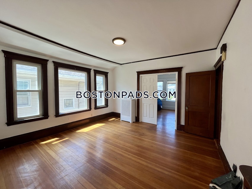 SOMERVILLE - TUFTS - 4 Beds, 1 Bath - Image 64